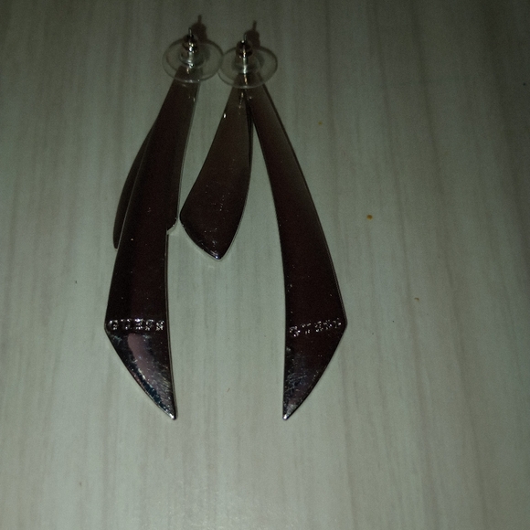 Guess Silver Tone holographic Earrings with RhinestoneStones  Women's Jewelry - Picture 11 of 14